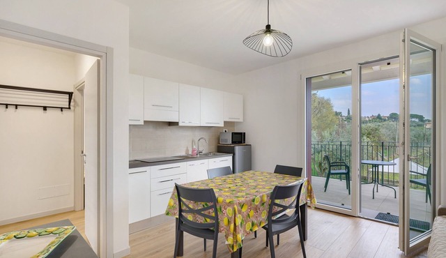 Apartment 'Limone' with Private Lake-View Terrace, Shared Garden, and Air Conditioning
