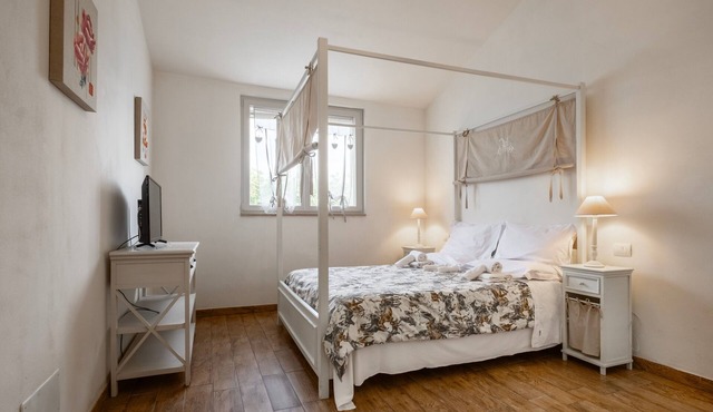 Apartment 'Malva' with Shared Pool, Wi-Fi, and Air Conditioning