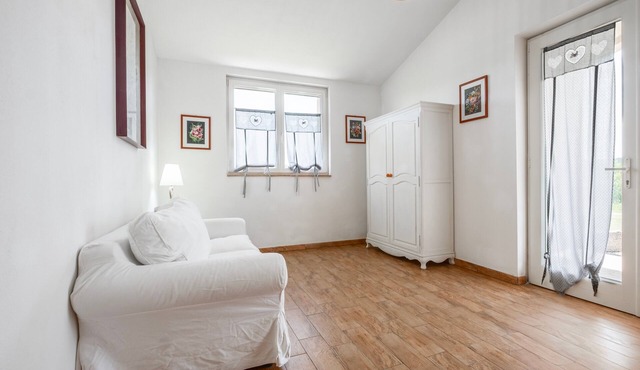 Apartment 'Mirto' with Shared Pool, Wi-Fi and Air Conditioning