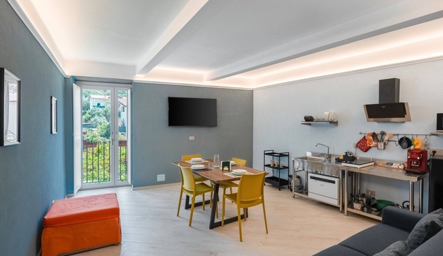 Apartment 'Parmenide Family' with Wi-Fi and Air Conditioning