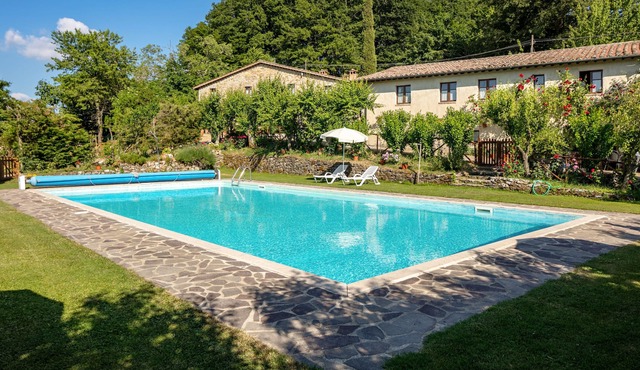 Apartment 'Podere Le Ghiande, Podere N°2' with Mountain View, Shared Pool and Wi-Fi