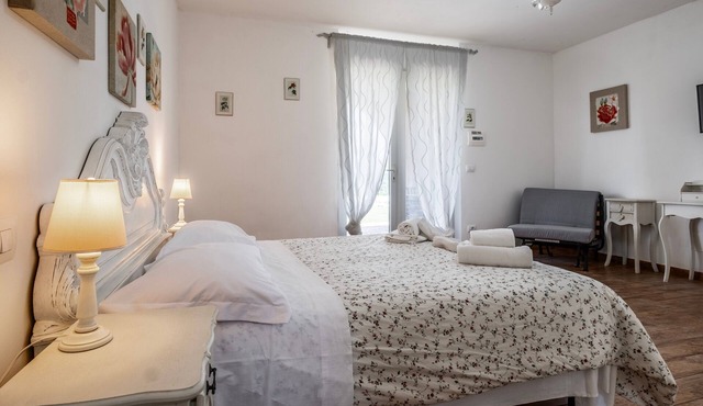 Apartment 'Salvia' with Shared Pool, Wi-Fi and Air Conditioning