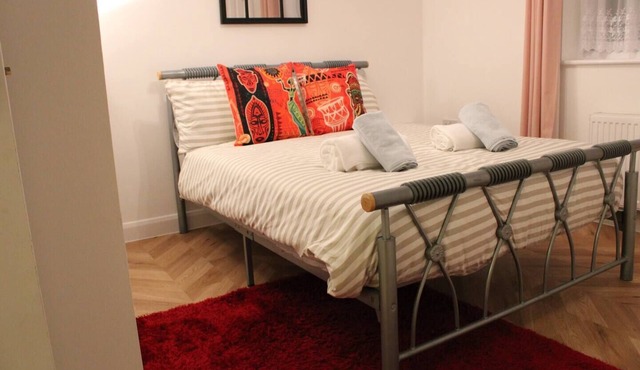 Apartment - Sleeps 2 - Parking - Station Close