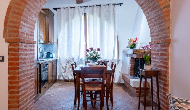 Apartment 'Villa Tiberini 2' with Garden View, Shared Pool and Wi-Fi