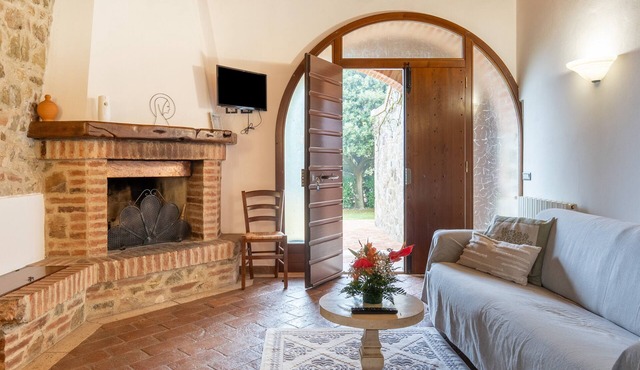 Apartment 'Villa Tiberini 1' with Panoramic View, Shared Pool and Wi-Fi