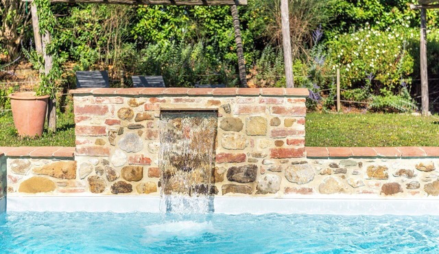 Apartment with A/C, pool, WIFI, TV, veranda, pets allowed, panoramic view, close to Montepulciano