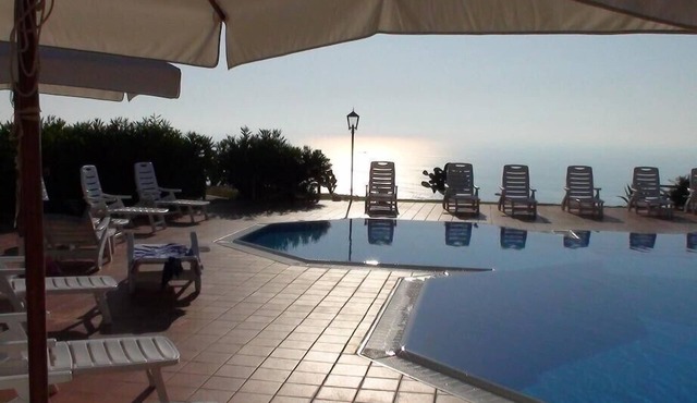 Apartment with stunning views over Tropea & great infinity pool