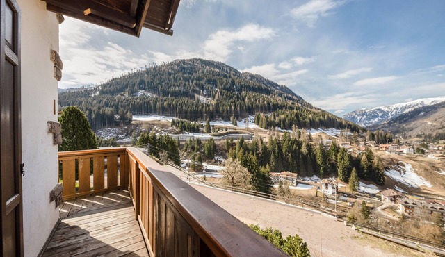 Appartamento Primavera 1 with Mountain View, Wi-Fi, Balcony & Garden