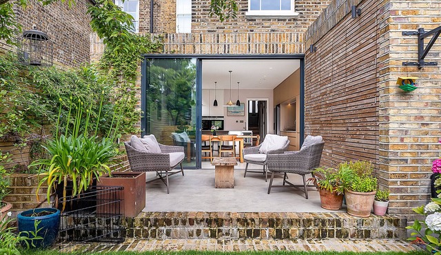 Archway Garden, by Veeve