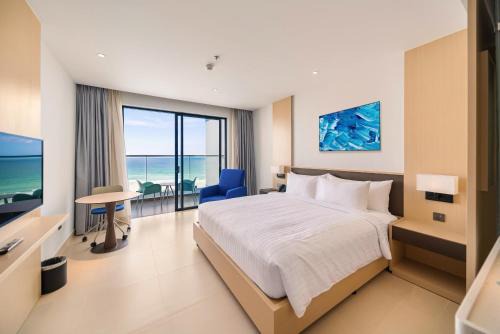 Arena Cam Ranh Seaview - Near Airport