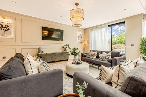 Astounding 4BR Haven with garden Queens Park Tube