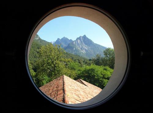Attic loft with park in the shadow of the Dolomites