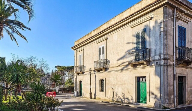 Aunt Maria - Just a short walk from the sea