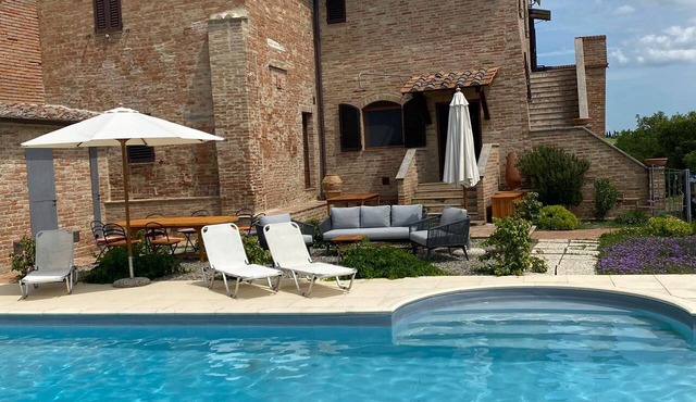 Authentic Tuscan house. Near Siena. Large pool. Phenomenal 360° views.