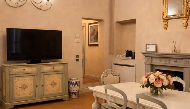 Avignonesi - Chic Frescoed Palace - 2BR 2BA - Heart of Montepulciano