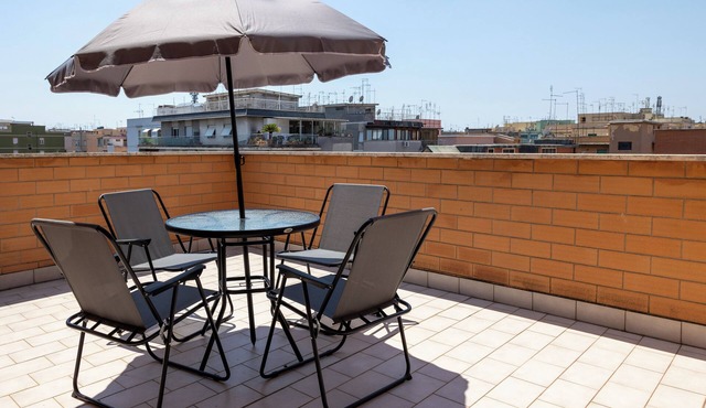 Azalee Urban Nest - One Bedroom Apartment, Sleeps 2