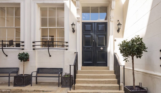 Bank Serviced Apartments LovelyStay