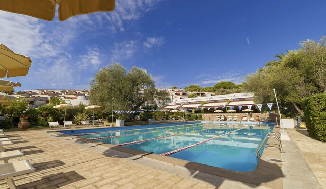 Beautiful apartment in villa for 4 people with WIFI, pool, A/C, TV, terrace and pets allowed