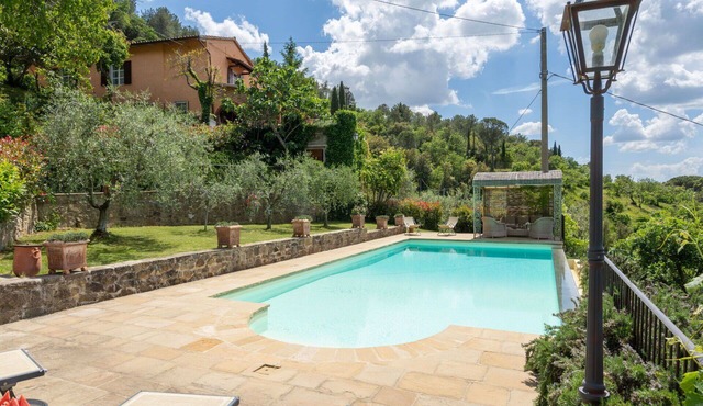 Beautiful private villa for 6 people with WIFI, private pool, TV, patio and pets allowed