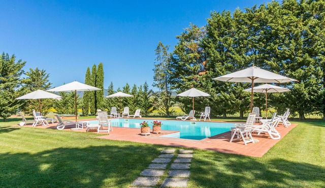 Beautiful apartment in villa for 4 guests with WIFI, A/C, pool and terrace