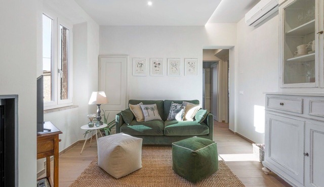 Beautiful apartment for 4 guests with WIFI, A/C and TV, close to Siena