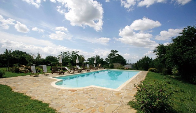 Beautiful apartment for 2 people with A/C, pool, TV, pets allowed and parking