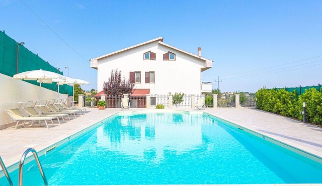 Beautiful apartment for 6 people with private pool, WIFI, A/C, TV, patio and pets allowed