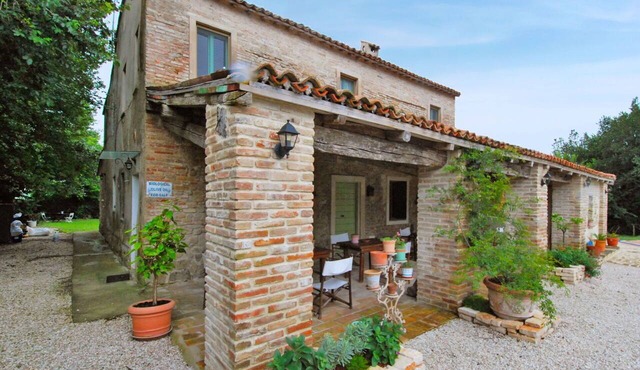 Beautiful apartment for 2 guests with A/C, pool, WIFI, TV, patio and pets allowed