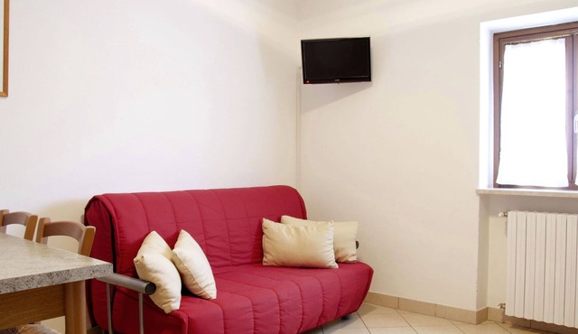 Beautiful apartment in villa for 4 people with WIFI, pool, A/C and TV