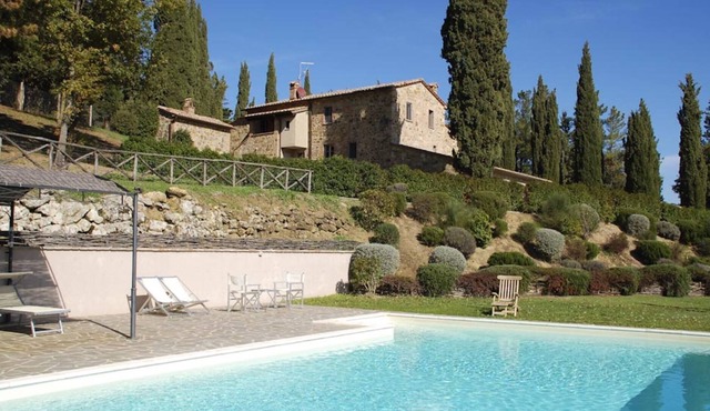 Beautiful house with pool. Sleeps 10. Cetona