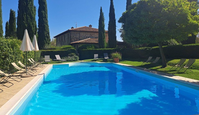 Beautiful private villa with private pool, WIFI, A/C, patio and panoramic view, close to Montalc.