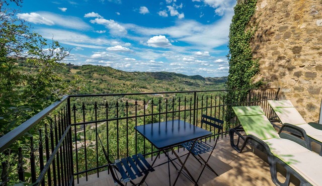 Beautiful private villa for 4 people with WIFI, hot tub, A/C, TV, terrace and panoramic view