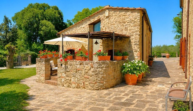 Beautiful private villa for 4 guests with WIFI, A/C, pool, TV and terrace
