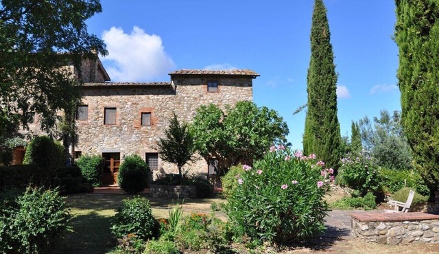 Beautiful Tuscan farmhouse with stunning views of Chianti countryside