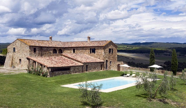 Beautiful villa in the Tuscan countryside near Montalcino