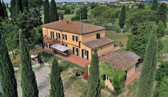Beautiful villa with A/C, pool and large garden,walk distance from the village