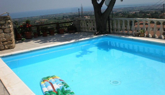 Belvilla by OYO Villa Emilia