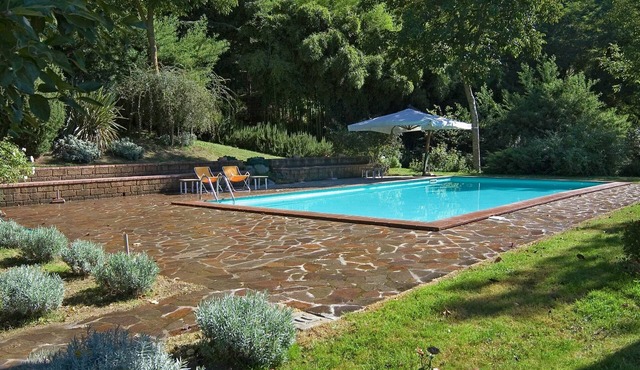 Bezaubernde Wohnung im Schloss mit Schwimmbad by Interhome