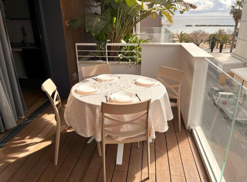 BLUESuite - Nuovissimo trilocale a 30m dalla spiaggia, con terrazza sul mare e box