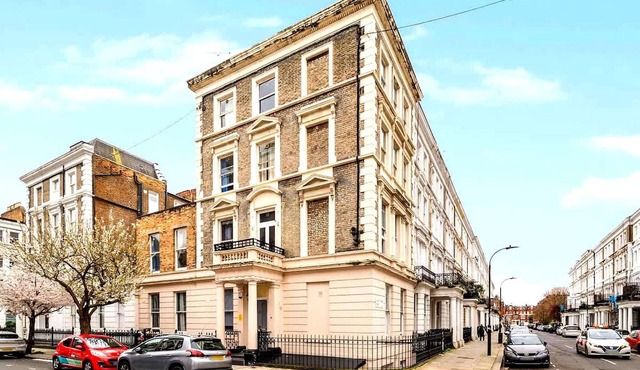 Bright 2BR Apartment in West Kensington