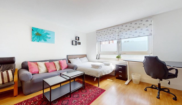 Bright 3BR-Near Tube-Easy Access to Central London
