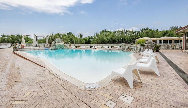 Bungalow Near The Beach 6, Agropoli, Italy