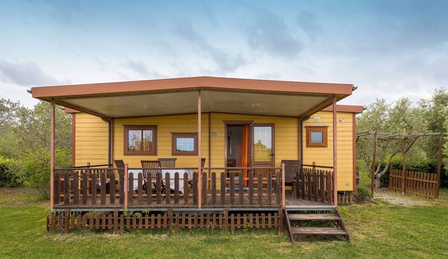 Bungalow 'Stella 1' with Shared Pool, Private Terrace and Air Conditioning