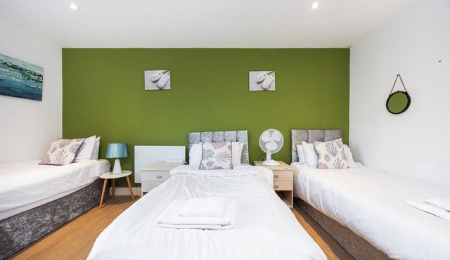 *Canary Wharf Larger Groups 3Bedrooms 2Bathrooms Spacious Apartments *