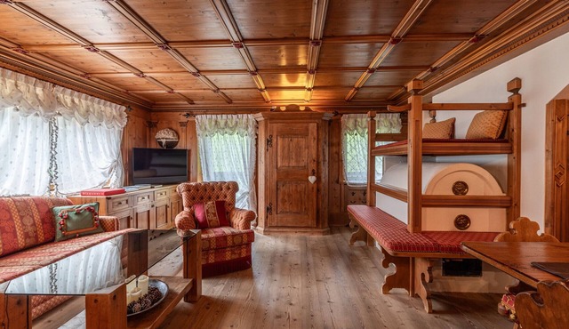 Casa Chalet Cortina – Spacious Living and Dolomite Views