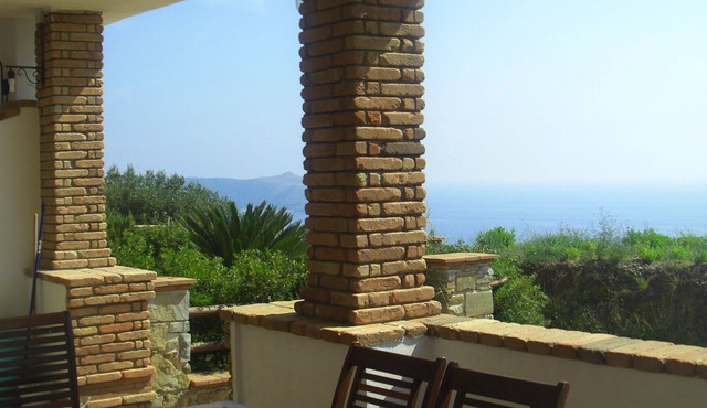 CASA ELISABETTA/Ap. 1: the beauty of the Mediterranean Sea for your holidays