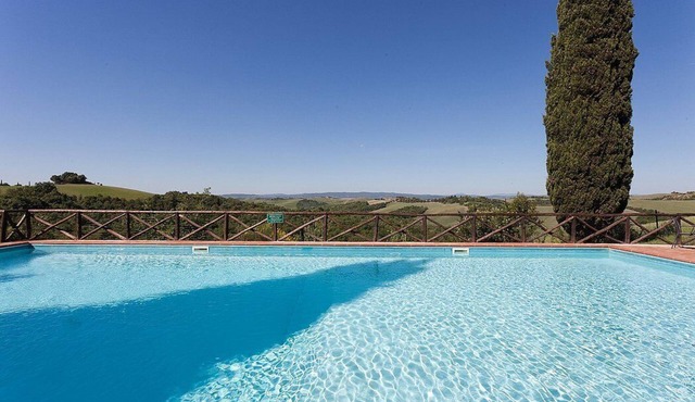 Casa Giobatta I: A characteristic and welcoming two-story apartment that is part of an ancient country house surrounded by the greenery, with Free WI-FI.