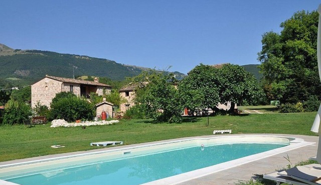 Casa Noriana D: A characteristic and welcoming apartment situated in a quiet location, surrounded by a wonderful garden, with Free WI-FI.