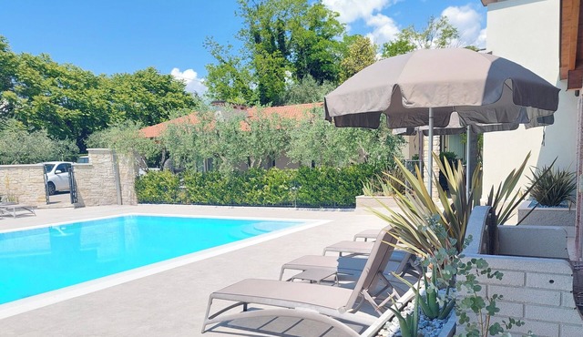 CASA PERGOLA 1 - Elegant apartment for 6 people- swimming pool and parking space