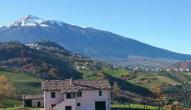 Casa Vincenza: Country House with Mountain View and Private Garden